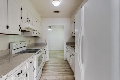 Spacious 3-bedroom, 2-bath home freshly updated and move-in - photo 9