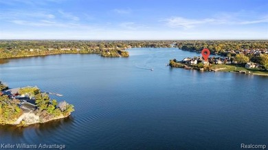YOUR LAKEFRONT DREAM HOME IS HERE!! Don't miss out on this rare - photo 8