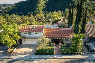 Custom built home perched high in Glendale's highly sought-after - photo 9