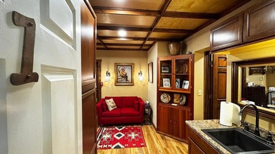Retreat To Renowned Historic Bed & Breakfast, Vermilion Park Inn - photo 10