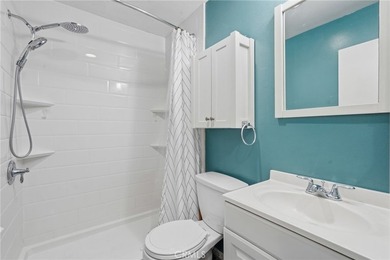 Discover this thoughtfully updated 1 bedroom, 1 bathroom end - photo 11