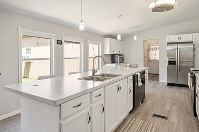 Affordable lakefront retreat with breathtaking open water views - photo 12