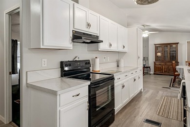 Affordable lakefront retreat with breathtaking open water views - photo 13