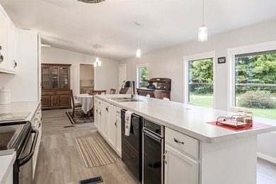 Affordable lakefront retreat with breathtaking open water views - photo 14
