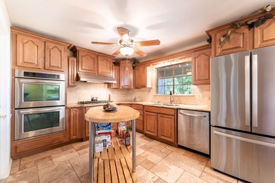 Charming 3 Bedroom Farmhouse on 1 Acre with additional covered - photo 14