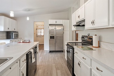 Affordable lakefront retreat with breathtaking open water views - photo 15