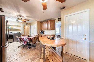 Charming 3 Bedroom Farmhouse on 1 Acre with additional covered - photo 16