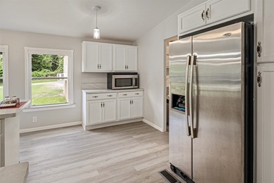 Affordable lakefront retreat with breathtaking open water views - photo 17