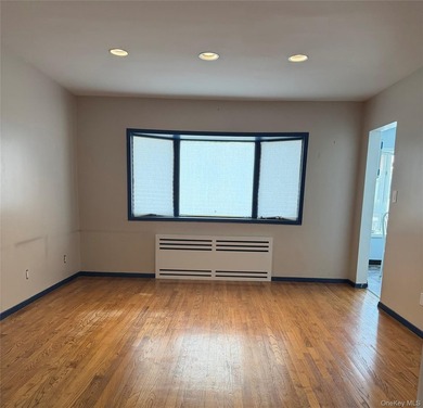 Welcome to this beautifully maintained 5 bedroom , 4 bathroom - photo 6