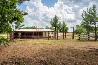 Charming 3 Bedroom Farmhouse on 1 Acre with additional covered - photo 36