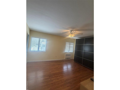 Welcome to this beautifully maintained 5 bedroom , 4 bathroom - photo 7