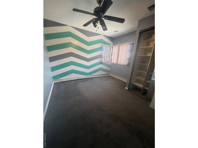 Welcome to this beautifully maintained 5 bedroom , 4 bathroom - photo 9