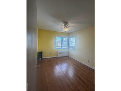 Welcome to this beautifully maintained 5 bedroom , 4 bathroom - photo 10