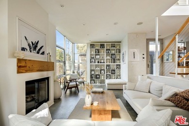 Modern Venice living with clean architectural lines and abundant - photo 1