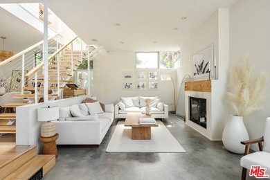 Modern Venice living with clean architectural lines and abundant - photo 2