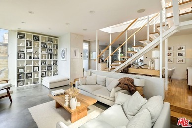 Modern Venice living with clean architectural lines and abundant - photo 3