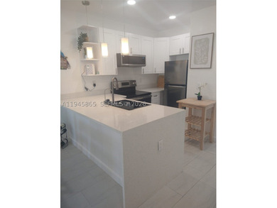 Amazing location, stop looking!! Investment property or ready to - photo 3