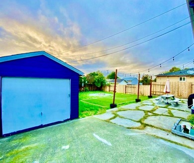 Welcome to this beautifully updated 2 bed / 1 bath home in the - photo 3