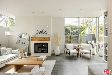 Modern Venice living with clean architectural lines and abundant - photo 4