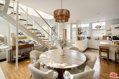 Modern Venice living with clean architectural lines and abundant - photo 5