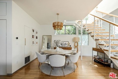Modern Venice living with clean architectural lines and abundant - photo 7