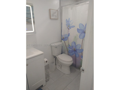 Amazing location, stop looking!! Investment property or ready to - photo 9