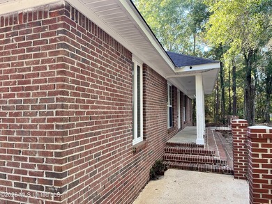 Spacious home in quiet neighborhood. Needs a bit of TLC but - photo 1