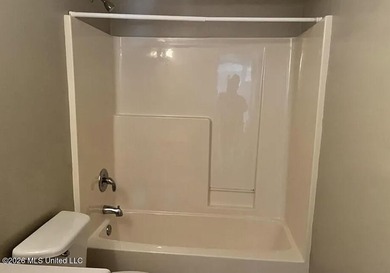 Spacious home in quiet neighborhood. Needs a bit of TLC but - photo 6