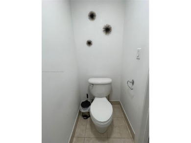 Welcome to urban luxury in the heart of Miami. This Spacious 1