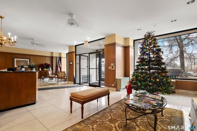 Very spacious 2-bedroom/ 2-full bathroom, 1324 sqft corner unit