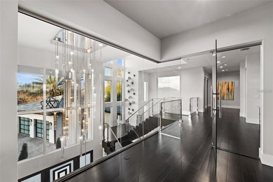 Lakefront, Luxurious, home with Private Pool in Windermere. A - photo 15
