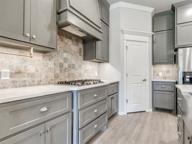 Welcome to Cedar Lane, where luxury, comfort, and thoughtful - photo 15