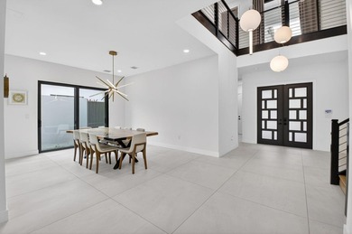 This uniquely customized Maldives model is a one-of-a-kind - photo 6