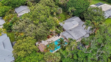(private lake, pond, coastal) Home Active Under Contract in Pinecrest Florida