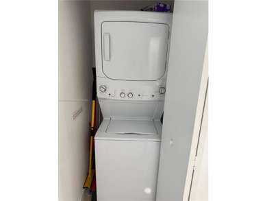 Welcome to urban luxury in the heart of Miami. This Spacious 1