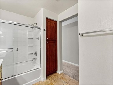 A beautifully maintained tri-level townhome located in the heart - photo 23