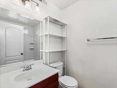 A beautifully maintained tri-level townhome located in the heart - photo 28