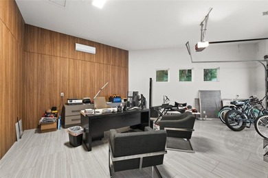 Lakefront, Luxurious, home with Private Pool in Windermere. A - photo 31