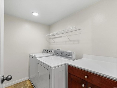A beautifully maintained tri-level townhome located in the heart - photo 36