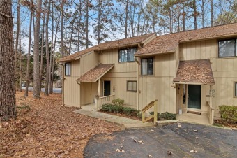 A rare end unit townhouse in prestigious Keowee Key - Lake Townhome/Townhouse For Sale in Salem, South Carolina