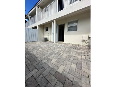 5-PLEX fully rented (MLS classified as 4-plex) in Fort - photo 33