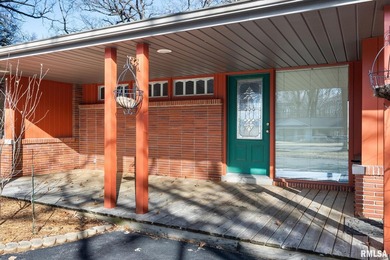 Beautiful mid-century Ranch home on Peoria's iconic Detweiller