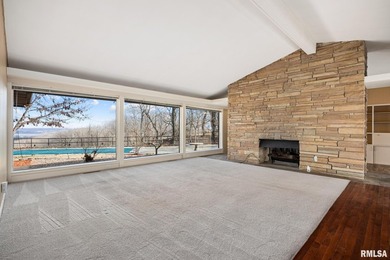 Beautiful mid-century Ranch home on Peoria's iconic Detweiller