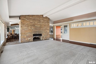 Beautiful mid-century Ranch home on Peoria's iconic Detweiller