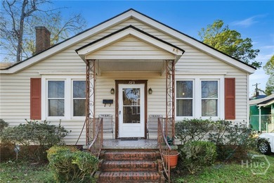 Charming 1943 bungalow ideally located near everything Savannah - photo 4