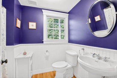 Beautifully renovated antique farmhouse offering the perfect - photo 14
