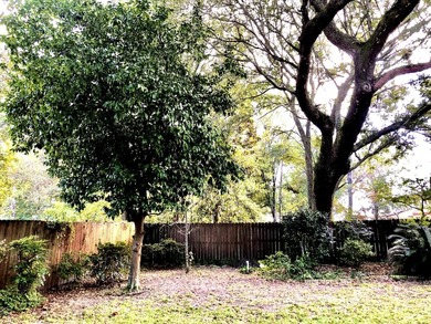 Welcome home to the prettiest neighborhood in Gautier. Huge Live - photo 16