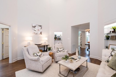Exceptional residence located in the highly desirable gated - photo 24