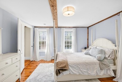 Beautifully renovated antique farmhouse offering the perfect - photo 29