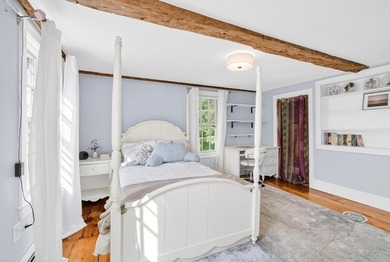 Beautifully renovated antique farmhouse offering the perfect - photo 30